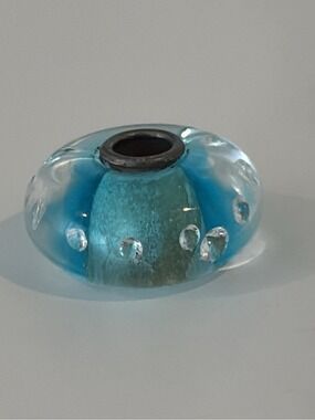 TROLLBEADS shade of sparkle lagoon glass bead controlled bubbles silver core